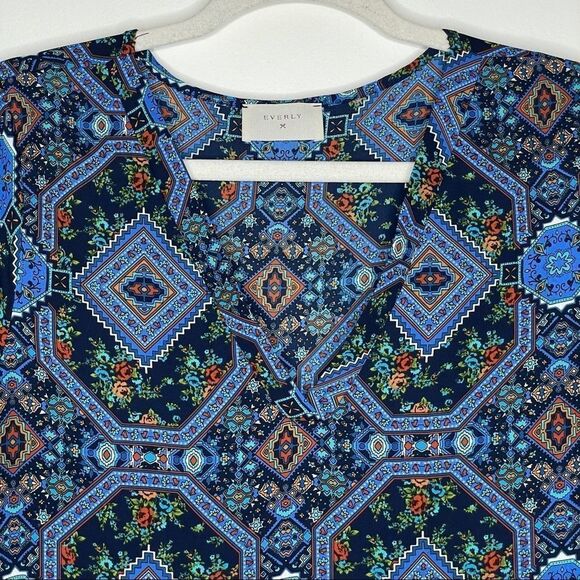 Everly Southwestern Blue Floral Quarter Length Top - Picture 2 of 9